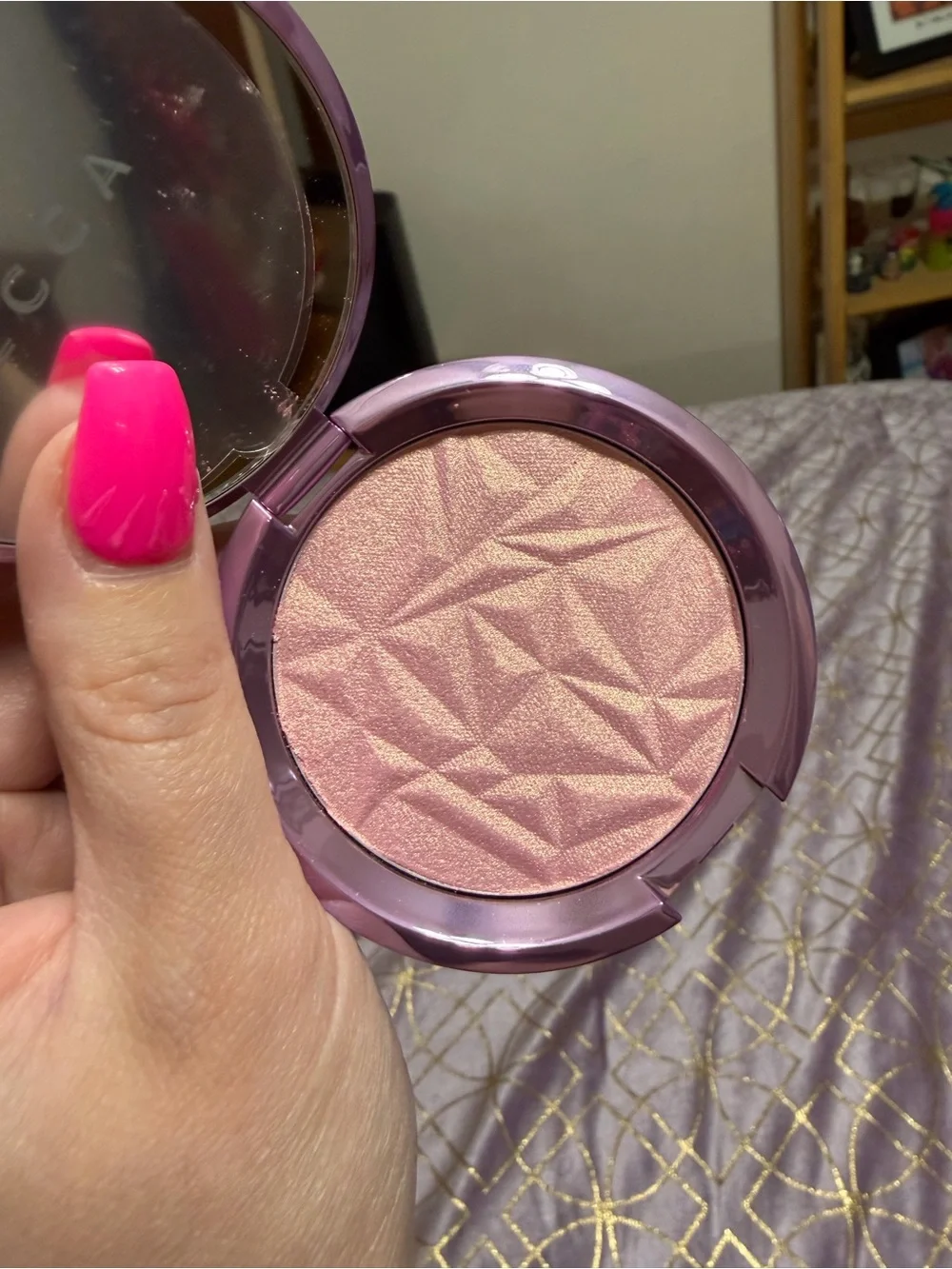 💥 NWT BECCA Shimmering Skin Profector Pressed- Lilac Geode